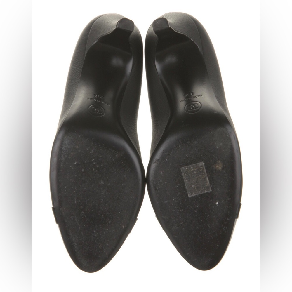 2019 Interlocking CC Logo Chanel Leather Pumps - Picture 6 of 13